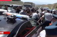 Քաղաքացիները փակել են բերման ենթարկված Գերասիմ Վարդանյանին ոստիկանությանբաժին տեղափոխոխ մեքենայի ճանապարհը