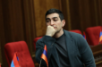 Լևոն Քոչարյանի օգնականը հարվածել է լրագրողին. (տեսանյութ)