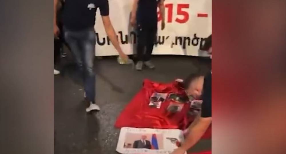 Բեյրութում ՀՅԴ երիտասարդները Թուրքիայի դրոշի հետ այրել են նաև Փաշինյանի և Ալիևի նկարները
