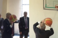 Փաշինյանը փորձեց բասկետբոլ խաղալ, խոսեց կախիչների մասին․ նա Մեդովկայի նորակառույց դպրոցում էր (տեսանյութ)