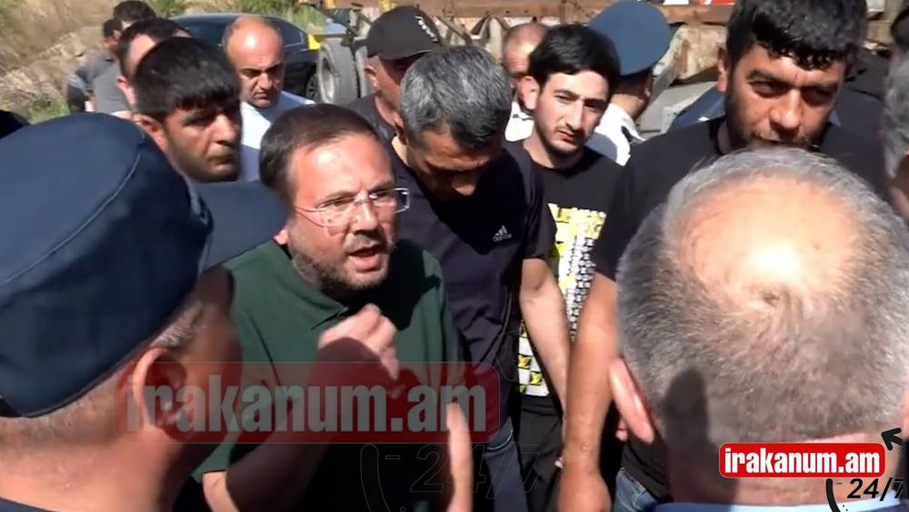 «Հերիք ա՝ կապիկություն անեք», վեճ ու գոռգոռոցներ. իրավիճակը լարված է Արմավիր–Գյումրի ճանապարհին