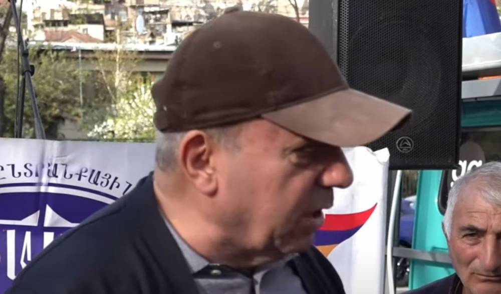 Բա մի գեղցի գա, ձեզ խաբի ու ֆռռացնի՞, բա ասում եք՝ 3000 տարվա ազգ եք. Բագրատյանը՝ Փաշինյանի մասին