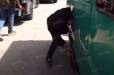 Ճանապարհը փակած ցուցարարները դանակով ծակել են ավտոմեքենայի անվադողը. ՔԿ