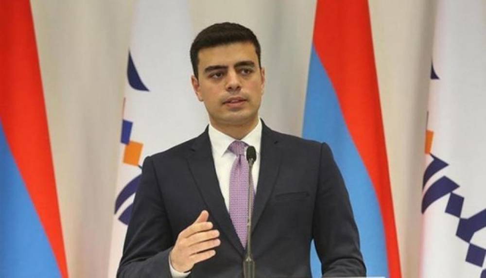 8 տարի իշխելով՝ ասֆալտի վատ վիճակը բարդում են «30 տարվա» վրա. Սոս Հակոբյան