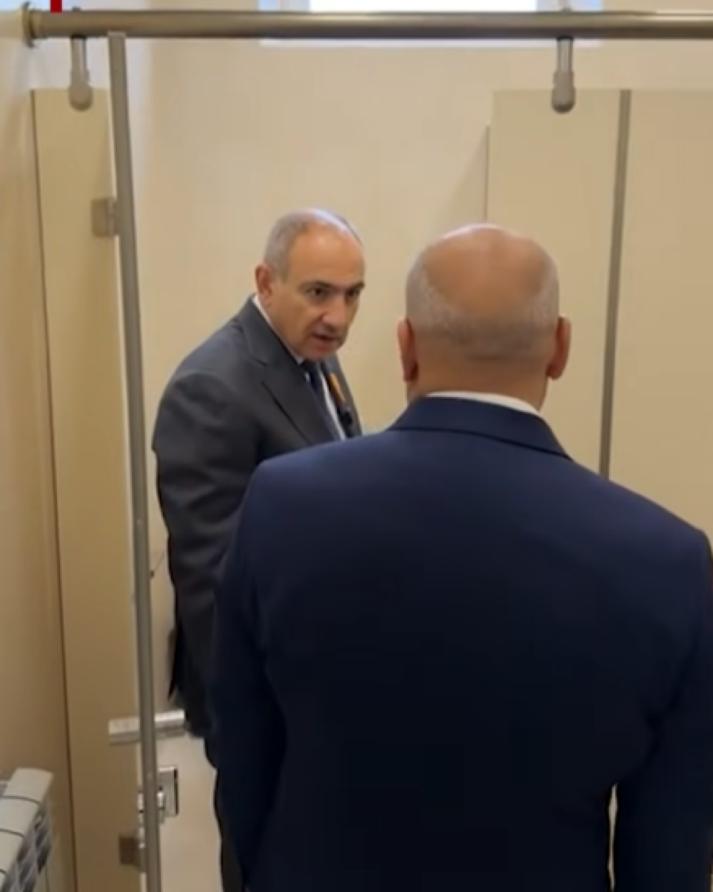 Այստեղ զուգարանակոնքերի որակն ակնհայտորեն ավելի լավն է. Փաշինյանը՝ Մրգաշենի դպրոցում