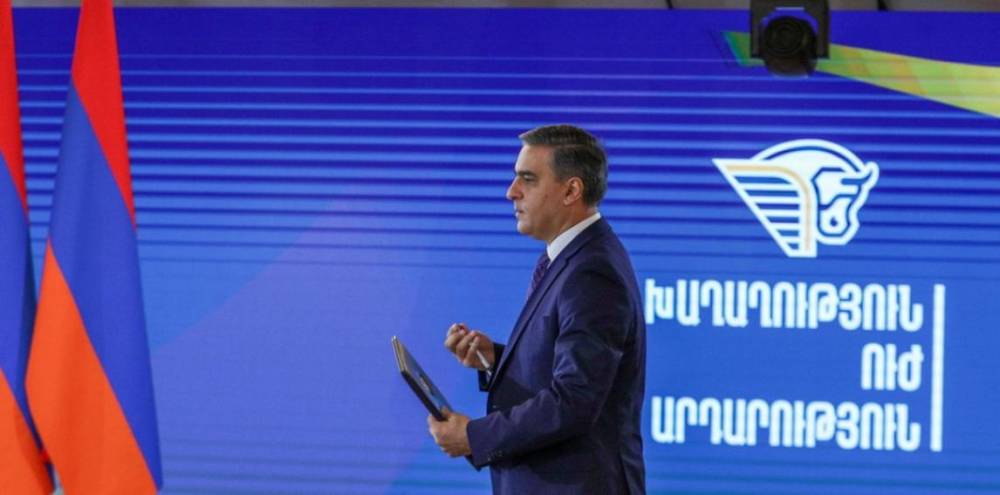 Արման Թաթոյանը կանանց հետ է բանակցում ․ «Հրապարակ»