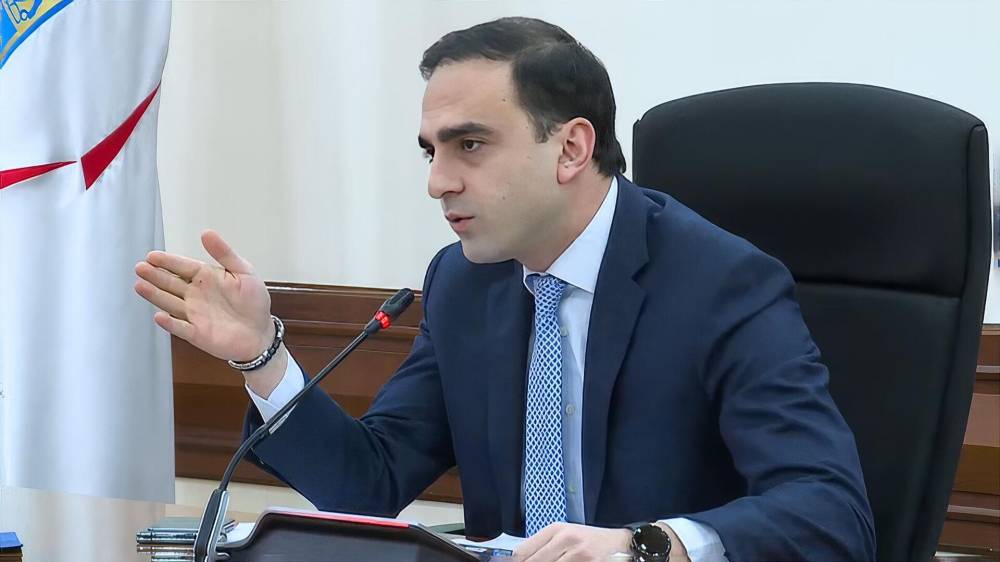 «Ավինյանը կպավ բլոգերներին», «վայ սաղ ծառերը կտրած է»