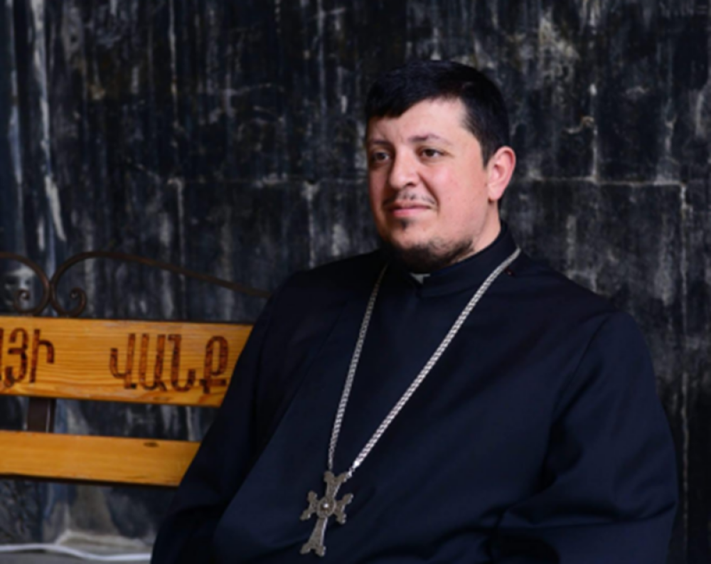 Վեր կենալ խավարից, լուսավորվել հավատով և սպասել Հարության լույսով բացահայտվող փառքին․ Տեր Հեթում