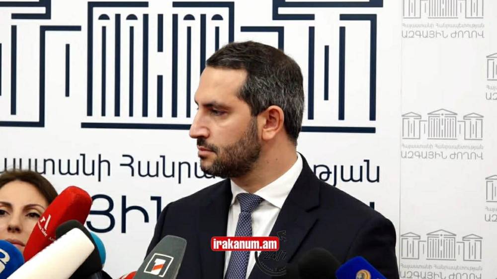 «Մատով չխոսաք», «մայրս լավ չի դաստիարակել քեզ». թեժ վեճ Ռուբինյանի եւ լրագրողների միջեւ