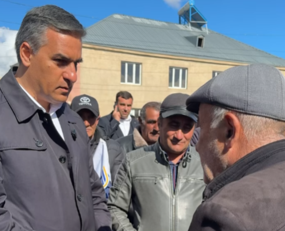 Արի սվտուց գանք. Վարդենիկի բնակիչը Թաթոյանին հարցնում է նախկին իշխանությունների մասին