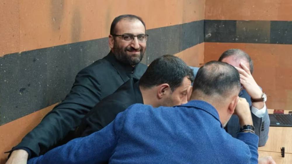 Ինձ ճանաչում են որպես Արշակ արքեպիսկոպոս Խաչատրյան, դիմելուց հաշվի առեք. Սրբազանը՝ դատավորին