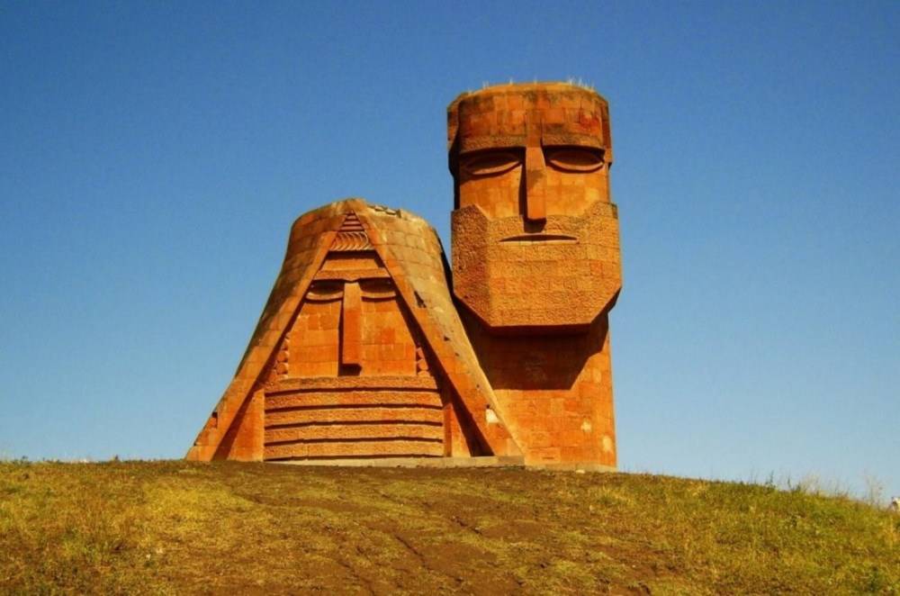 Ահազանգ. Արցախի խորհրդանիշ «Մենք ենք մեր սարերը» հուշարձանը հիմնահատակ ոչնչացման վտանգի տակ է