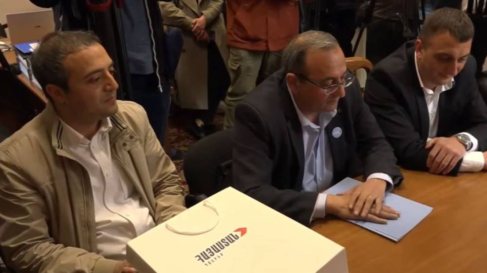 «Մենք մտադիր ենք ընդդիմադիր դաշտի համախմբումով ունենալ մեծամասնություն». «Հայաստան» դաշինքն ընտրական ցուցակը ներկայացրեց ԿԸՀ