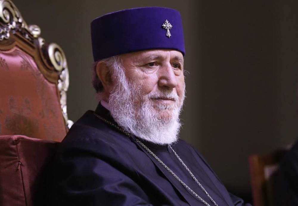 Աղոթում ենք, որ Ամենակալ Տերը Սուրբ Աստվածածնի բարեխոսությամբ օրհնի մայրության բերկրանքին սպասող կանանց և շնորհի բարեհաջող որդեծնություն. Վեհափառ Հայրապետ