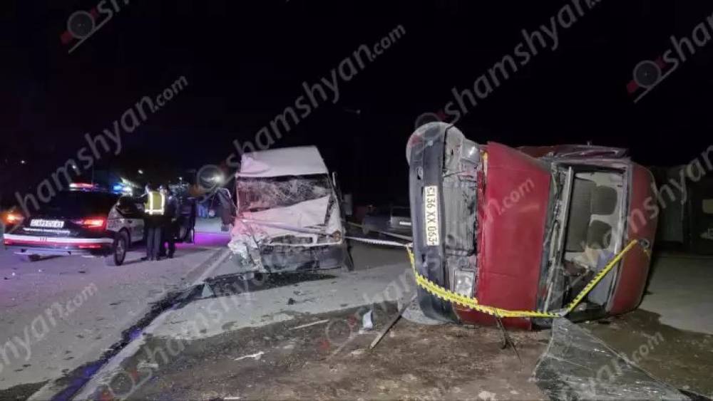 Խոշոր ավտովթար՝ Արարատի մարզում․ բախվել են «Mercedes»-ը, «Volkswagen»-ը, «Ford»-ը, «Գազել»-ն ու «ՎԱԶ 2107»-ը․ «Գազել»-ը կողաշրջվել է․ կան վիրավորներ