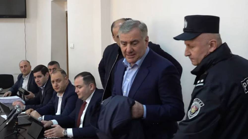 Սամվել Կարապետյանը դատարան մտավ ծափերի ու «Սամվել», «Սամվել» վանկարկումների ներքո