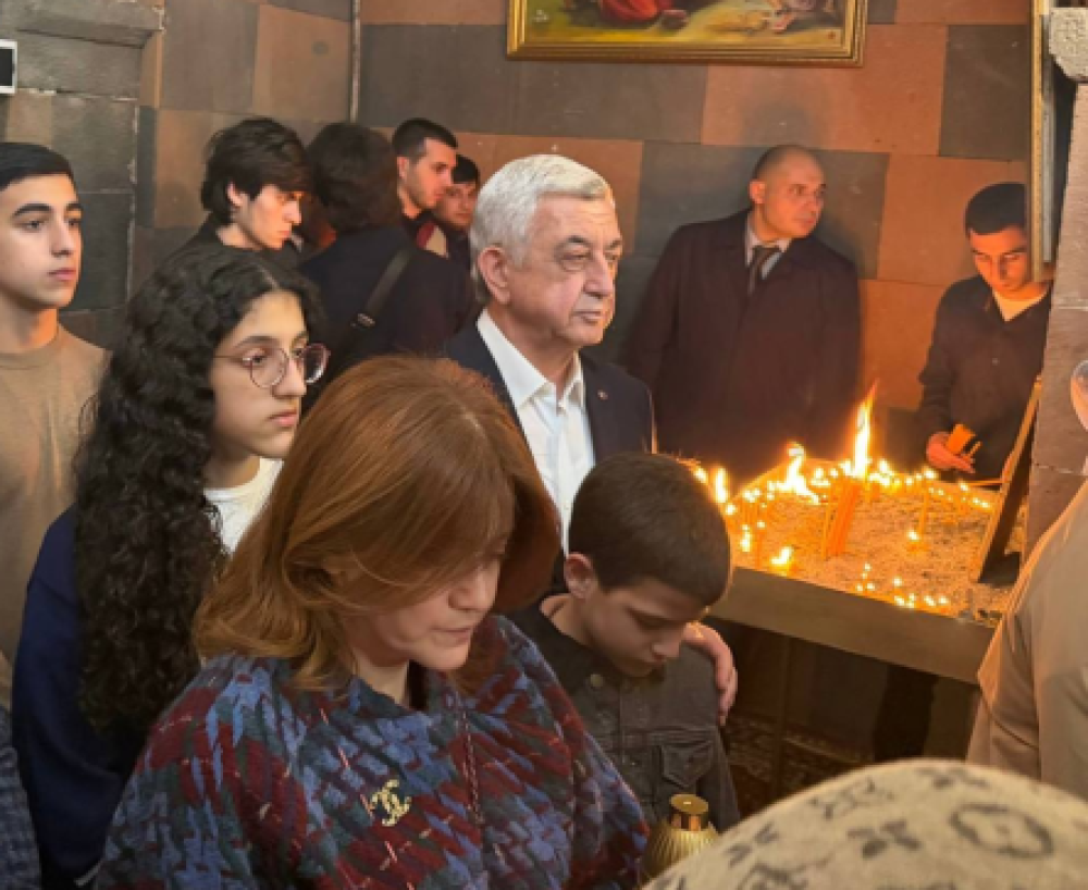 Սերժ Սարգսյանը դստեր և թոռների հետ այցելել է Ձորաղբյուրի Սուրբ Գրիգոր Լուսավորիչ եկեղեցի, մասնակցել Ճրագալույցի պատարագին