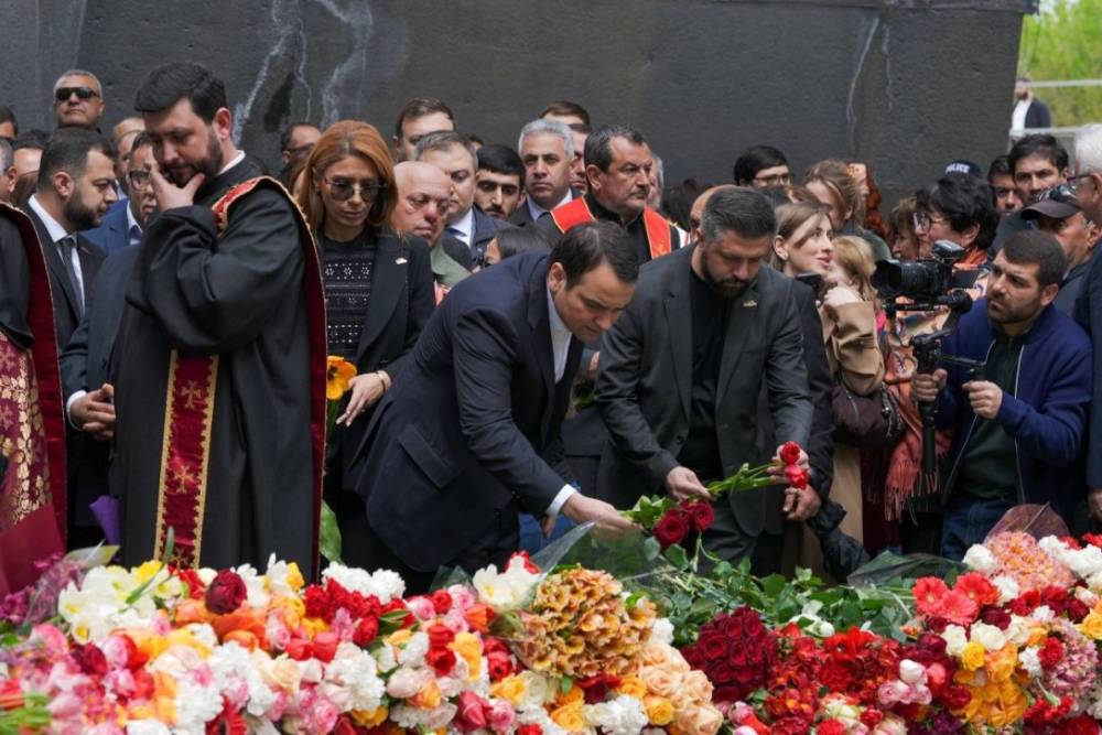 «Ուժեղ Հայաստան» կուսակցության անդամները հարգանքի տուրք են մատուցել Հայոց Ցեղասպանության զոհերի հիշատակին