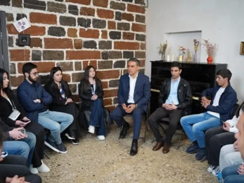 Արդարությունը գալիս է արժևորելու ուսուցչին և սովորողին. Թաթոյանը երիտասարդներին ներկայացրել է կրթական ծրագրերը