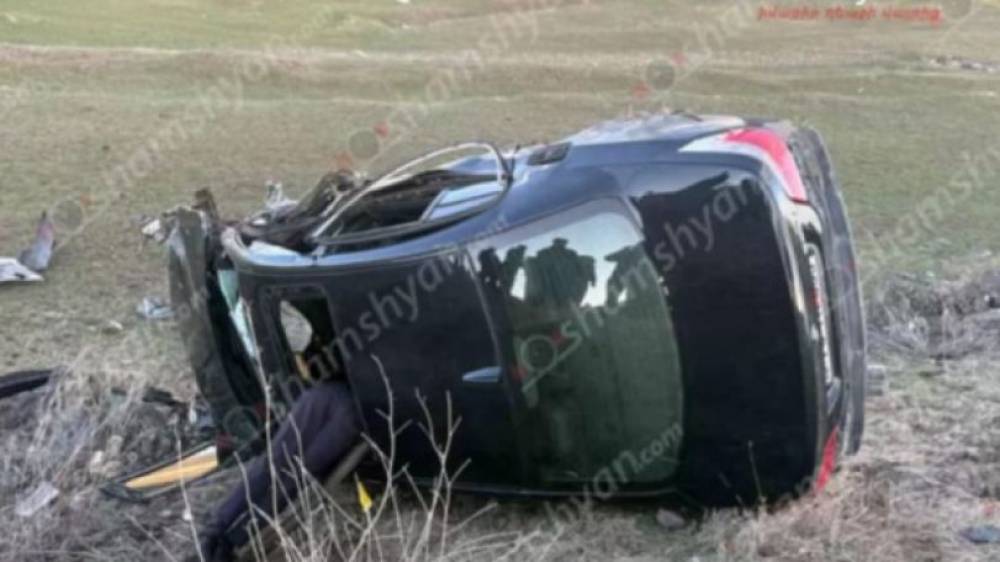 Բախվել են «Mercedes»-ը և «BMW»-ն․ վերջինն էլ բախվել է քարերին և կողաշրջվել դաշտում․ 6 վիրավոր կա