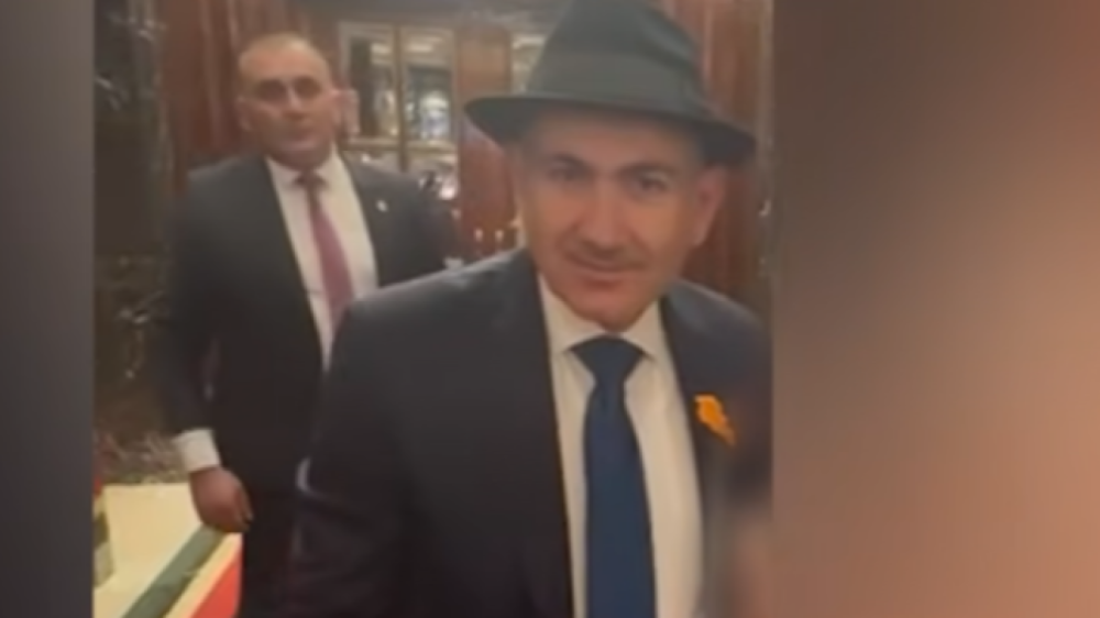 «Ուզում եմ երեխաս նկարվի, որ իմանա` ում օրոք է Ղարաբաղը հանձնվել»․ Մոսկվայում Փաշինյանին «անակնկալներ» են սպասվել (տեսանյութ)