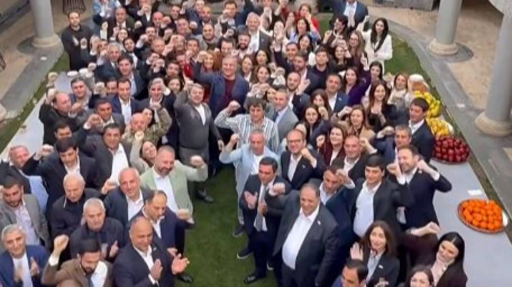 «Ուժեղ Հայաստան»-ի անդամները հանդիպել են Սամվել Կարապետյանի հետ