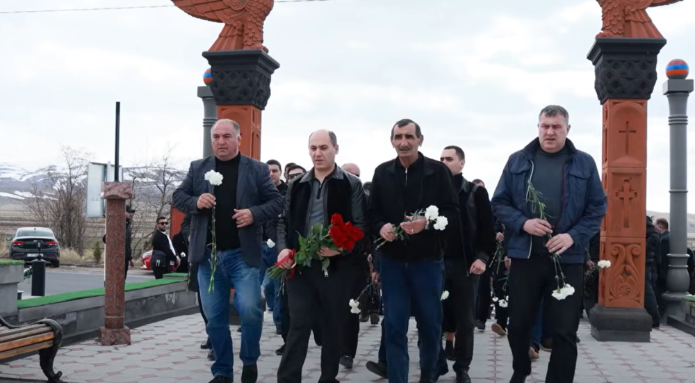 Այսօր իմ մեծ թիմով` ԲՀԿ մարզային ներկայացուցիչների հետ մեր հարգանքի տուրքը մատուցեցինք քառօրյա պшտերազմի զnհերի հիշատակին․ Մարտուն Գրիգորյան (տեսանյութ)