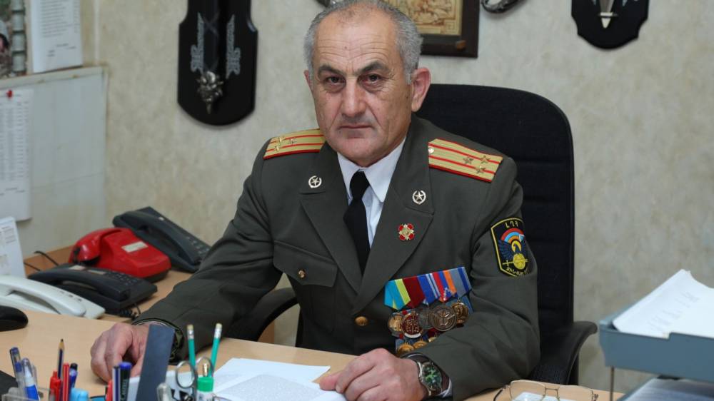 Ամուր տուն ունենալու որոշիչը մնում է, նախևառաջ՝ տան ղեկավարի ջանքերով ստեղծված ներքին անդորրն ու ընտանիքի անդամների ներդաշնակ ապրելակերպը. Սենոր Հասրաթյան