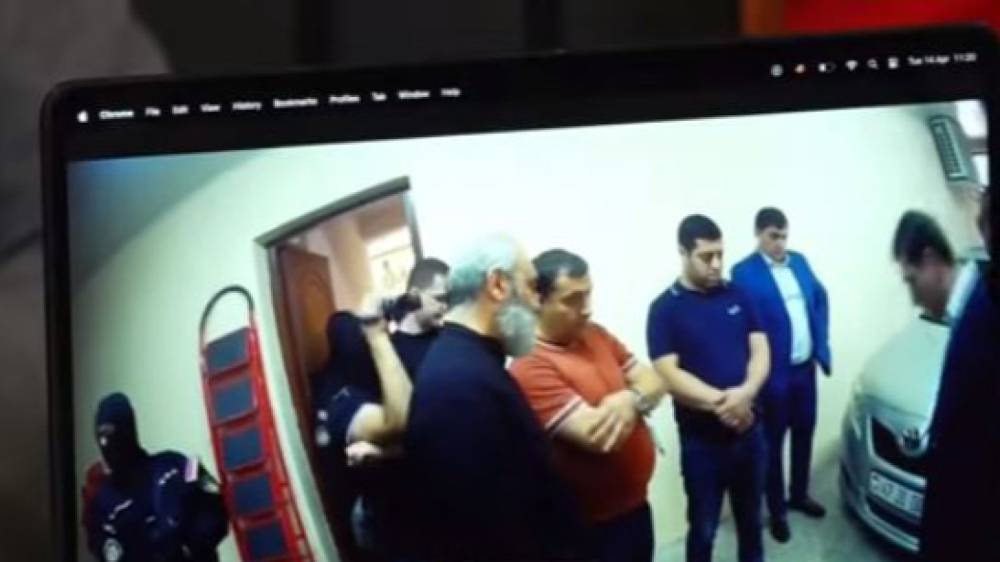 Սրբազան պայքարի համակիրներից մեկը երազ է տեսել, գրի առել, փոխանցել է Սրբազանին, դա էլ է կցվել գործին. Կադրեր՝ Բագրատ Սրբազանի կեցավայրի խուզարկությունից