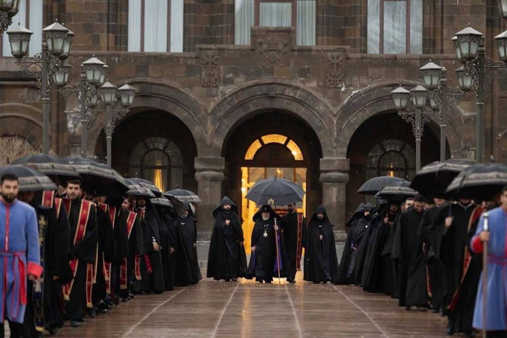 Խավարման կարգ՝ Մայր Տաճարում․ Լուսանկարներ