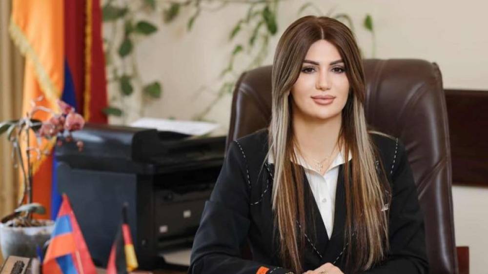 Սարդարապատի դպրոցի նախկին տնօրենին աշխատանքից ազատել են «Փառքի անկյունից» Արցախի դրոշը չհանելու համար