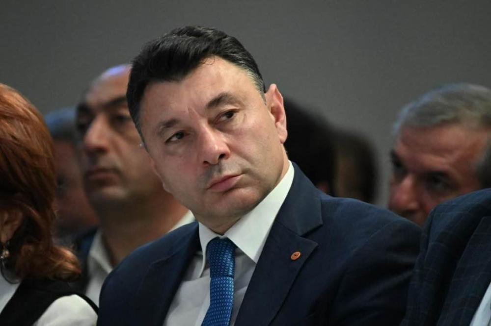 Համախմբվել, մի կողմ դնել ներընդդիմադիր խժդժությունները, մի մարդու նման դեմ քվեարկել այս իշխանությանը. Շարմազանով