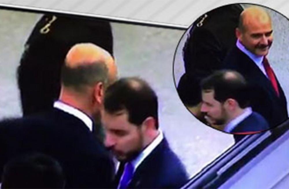 Թուրքիայի ՆԳ նախարարը ուսով հարվածել է Էրդողանի փեսային (տեսանյութ)