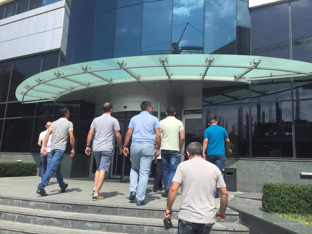 Քիչ անց կմեկնարկի Քոչարյանի ասուլիսը (տեսանյութ, լուսանկարներ)