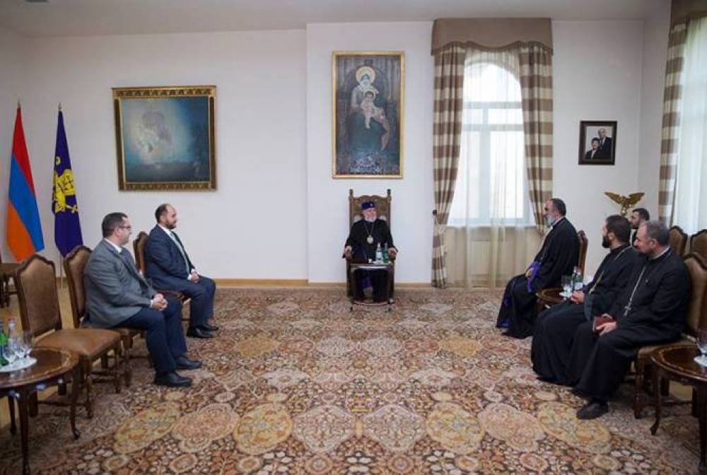 Գարեգին Բ կաթողիկոսը եւ Արայիկ Հարությունյանն անդրադարձել են դպրոցներում «Հայ Եկեղեցու պատմություն» առարկայի դասավանդմանը