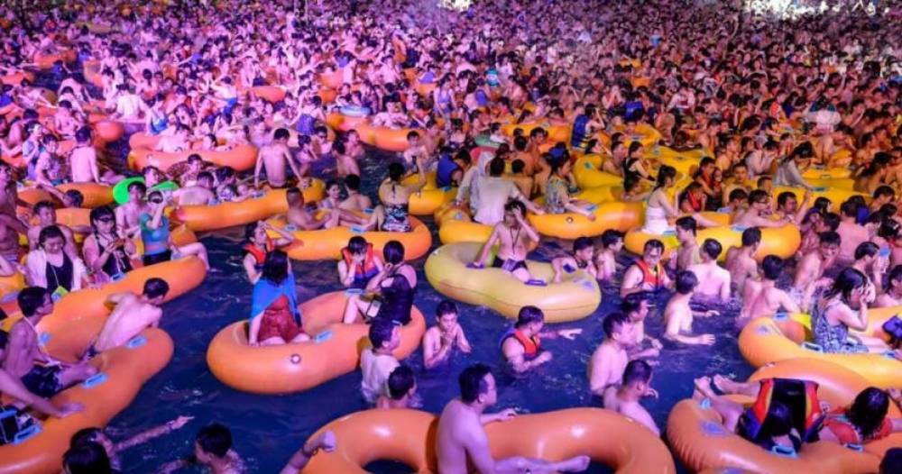 Ի՞նչ վիրուս․ Չինաստանի Ուհան քաղաքում, որտեղից տարածվել էր կորոնավիրուսը, բազմամարդ փուլ–փարթի է կազմակերպվել (տեսանյութ)