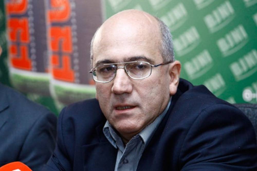 «Ինչո՞ւ 40 հոգանոց խնջույքի թույլատրվածության պայմաններում ես պետք է շարունակեմ աշխատել դիմակով». Արամ Աբրահամյան