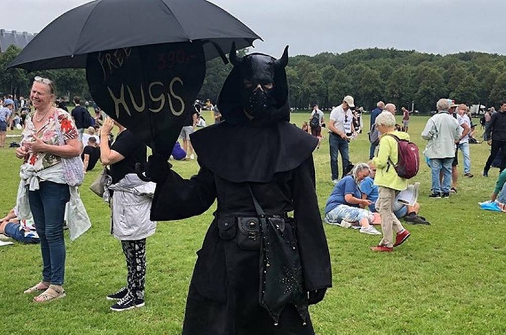 Նիդեռլանդներում կորոնավիրուսի պատճառով սահմանված կարանտինի դեմ բողոքի ակցիա է տեղի ունեցել (լուսանկարներ)