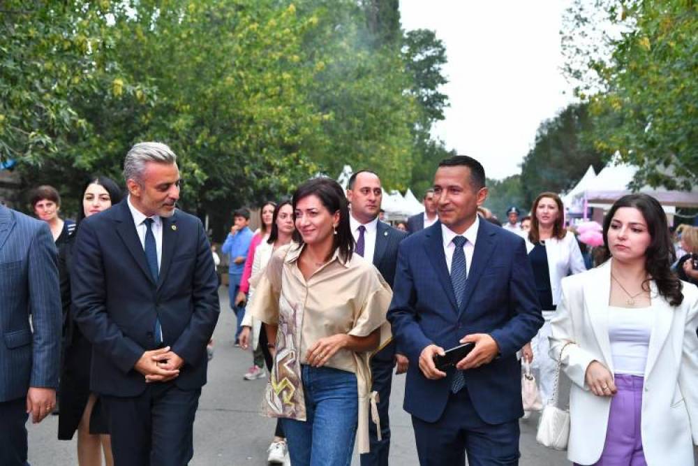 Աննա Հակոբյանին կառավարության անդամին վայել ընդունելության են արժանացրել․ «Հրապարակ»