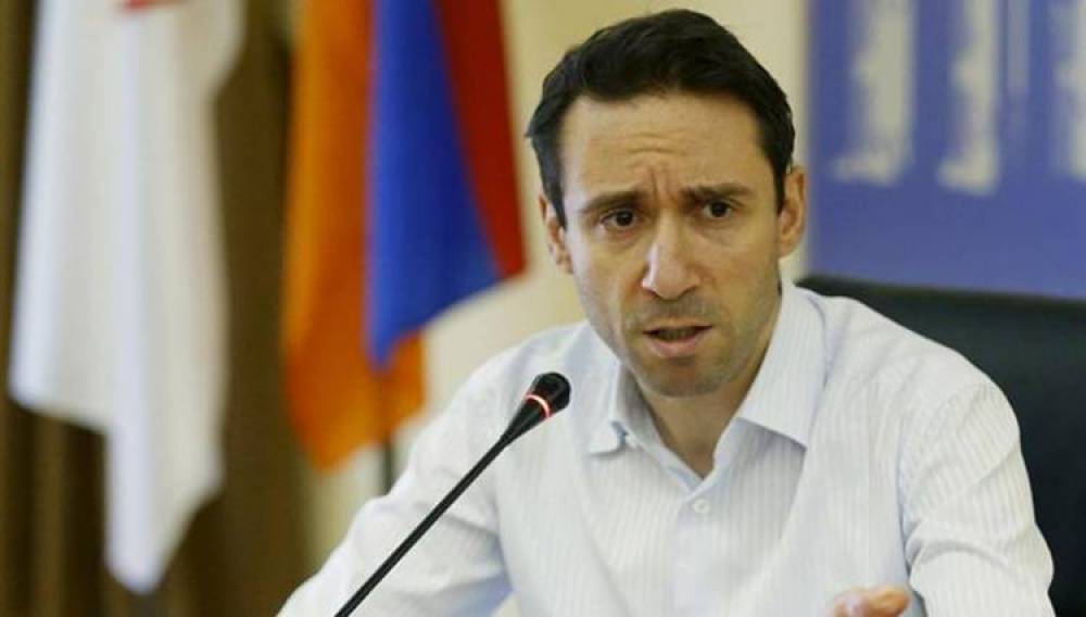 Քաղաքապետի պաշտոնին հավակնող մարդու ընտանիքի անդամները ՀՀ քաղաքացիություն չունեն․ «Հրապարակ»