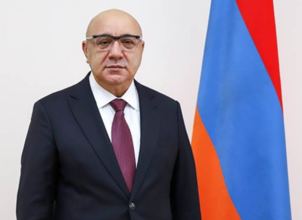 Քաղաքական զսպվածությունը սահմանափակում է ներքաղաքական հարցերի մասին խոսելու դիվանագետի քայլերը