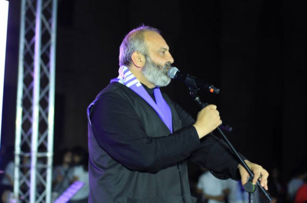 Պետական համակարգից շատ մարդիկ այս պայքարի մեջ են․ Բոլոր նախարարություններից․ Բագրատ Սրբազան