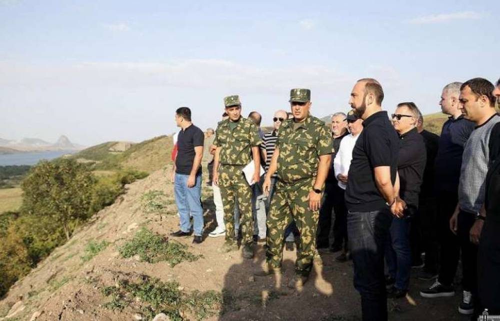 Արարատ Միրզոյանը դիվանագետների հետ այցելել է Կիրանց և ՀՀ-Ադրբեջան միջպետական սահման