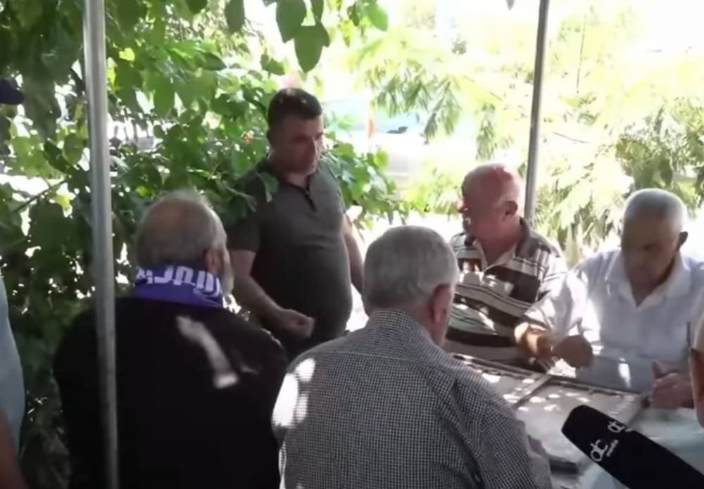 «Ի՞նչ ես ուզում ժողովրդից», «Ամոթ չես անո՞ւմ», «Հանդարտ». Սայաթ-Նովայում սադրիչը փորձեց վիճակը սրել
