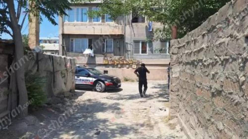 Արարատի մարզում քաղաքապետարանի աշխատակիցները շենքի բակում հայտնաբերել են տղամարդու մարմին