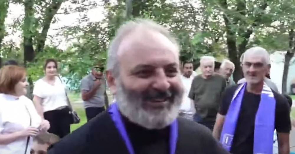 Բագրատ Սրբազանը Աջափնյակ վարչական շրջանում է՝ ուղիղ