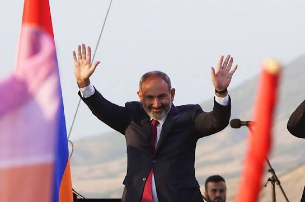 «Նիկnլ, շատերը քեզանից պարզապես զզվում են»․ Սուրենյանցը՝ պատշգամբից նետված խնձորի և Փшշինյանի հակավարկանիշի մասին