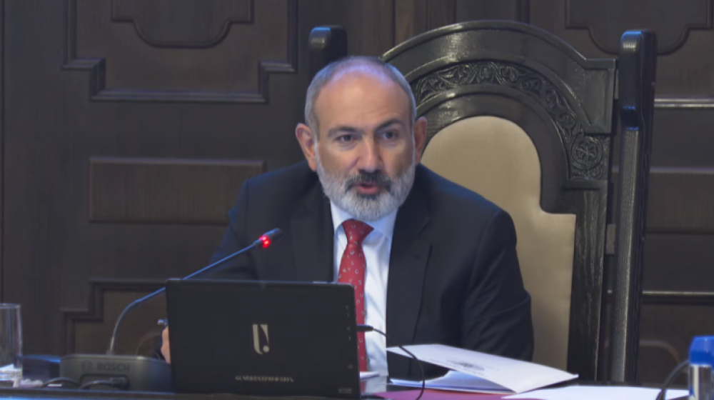 Մեկ էլ տենալու ենք, որ սիրուն, ներկած շրջիկ սպանդանոցը դրած, մի քաղաքացի տխուր դեմը կանգնած մեզ է սպասում. Փաշինյան