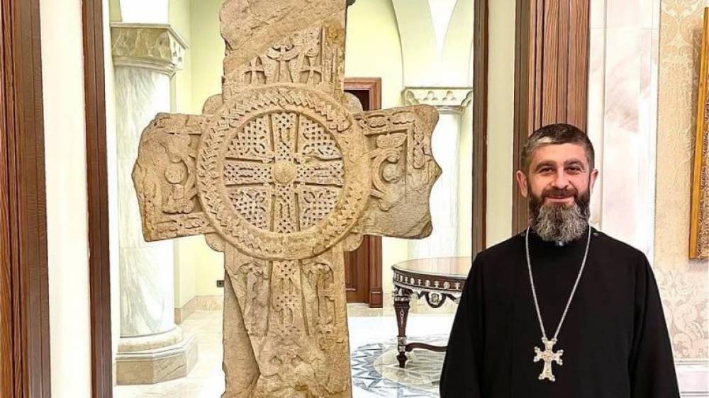 Պետական պաշտոնյան պարտավոր է լինել առավել կրթված, օրինահարգ ու զուսպ. Տեր Թադեոս քահանա