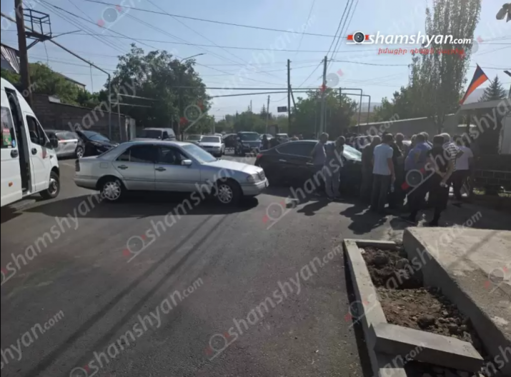 Ձորաղբյուրում բնակիչները փակել են գլխավոր ճանապարհը. գյուղը օրերով խմելու ջրից զրկված է